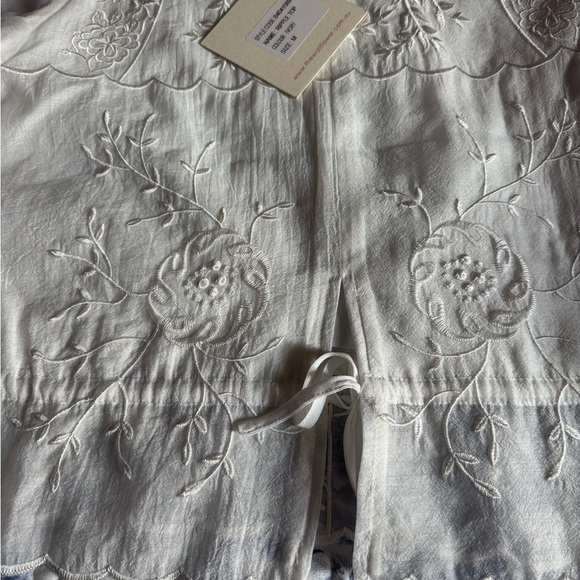 Chic White Floral Women's Blouse - Picture 7 of 12